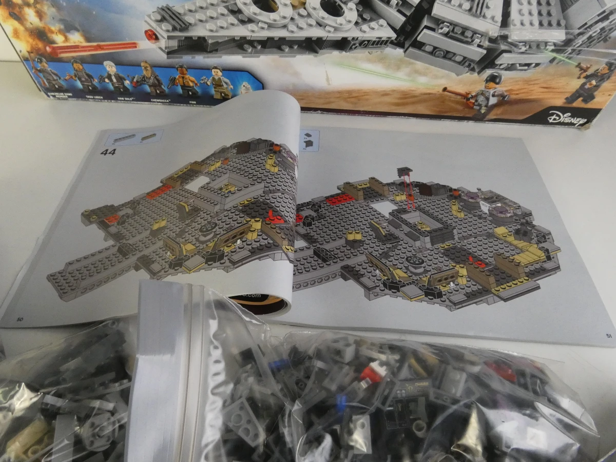 LEGO Star Wars Millennium Falcon bouwset 75105 - foto 3