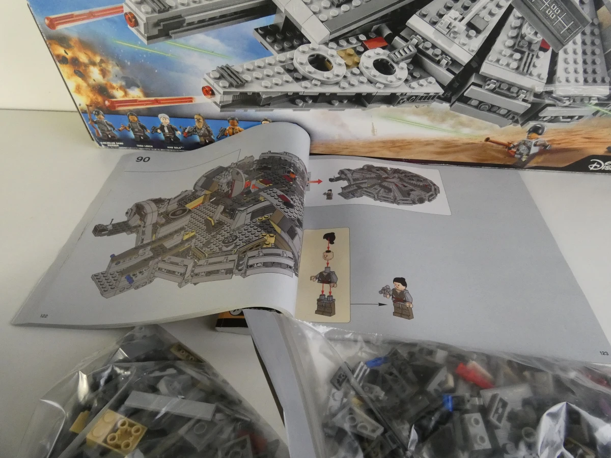LEGO Star Wars Millennium Falcon bouwset 75105 - foto 4