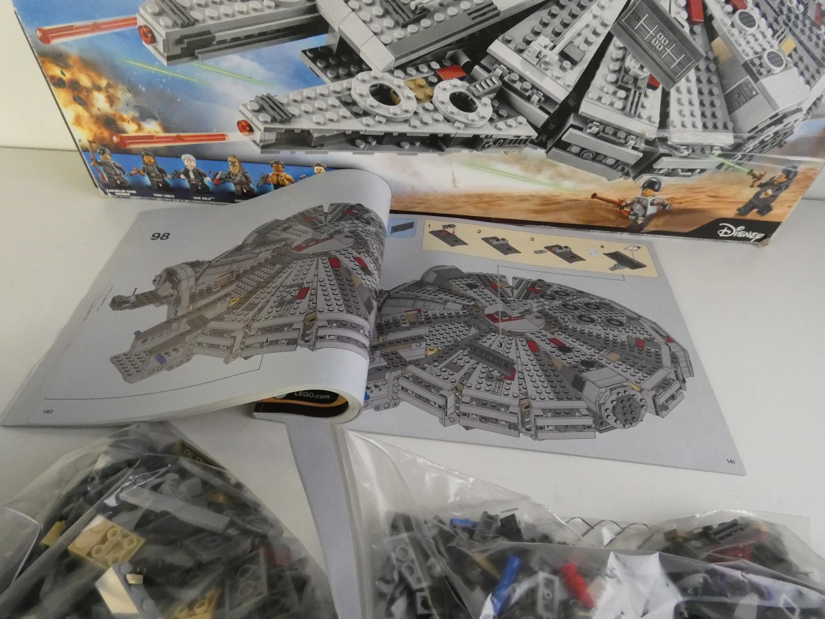 LEGO Star Wars Millennium Falcon bouwset 75105 - foto 5