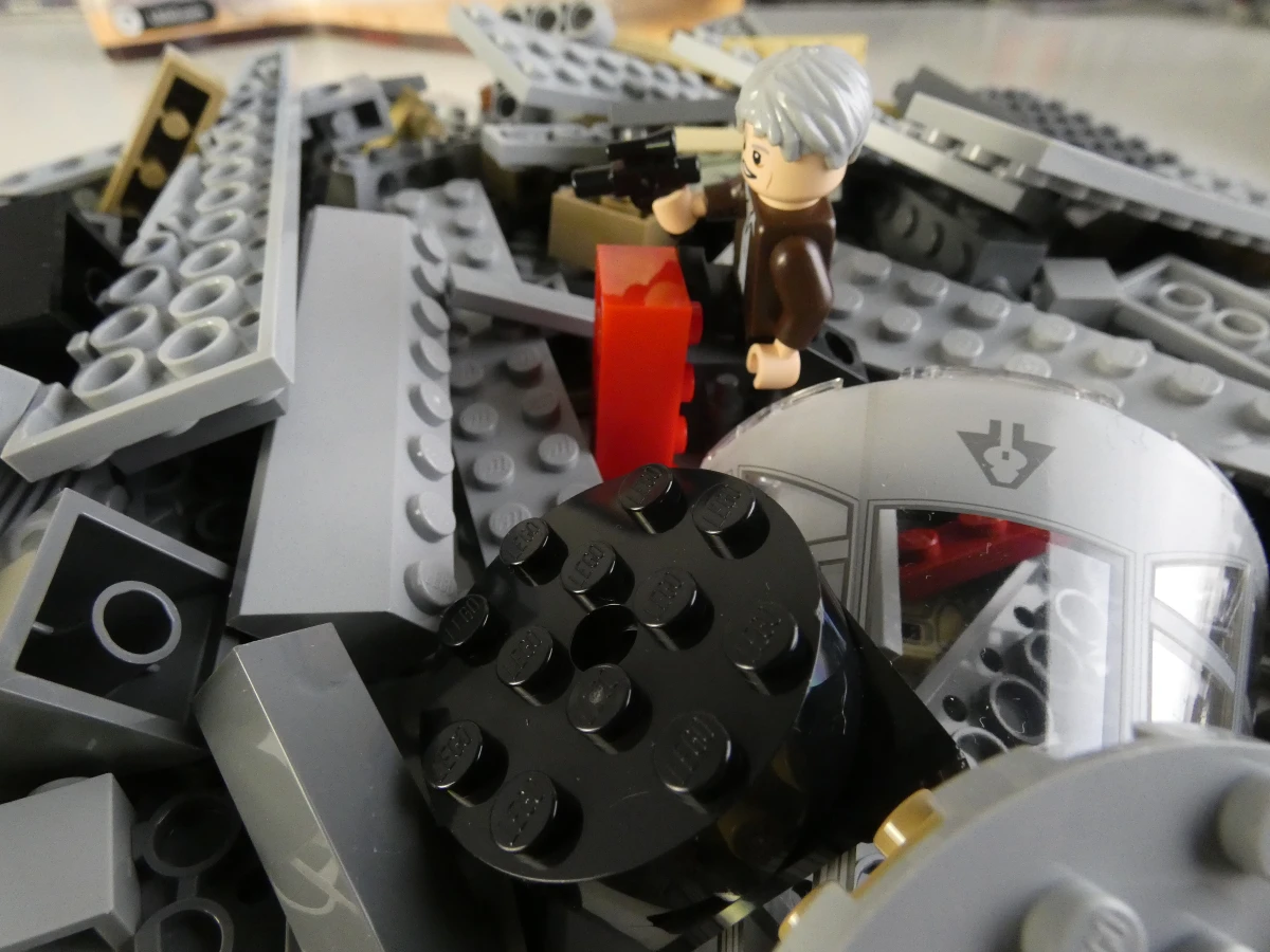 LEGO Star Wars Millennium Falcon bouwset 75105 - foto 15