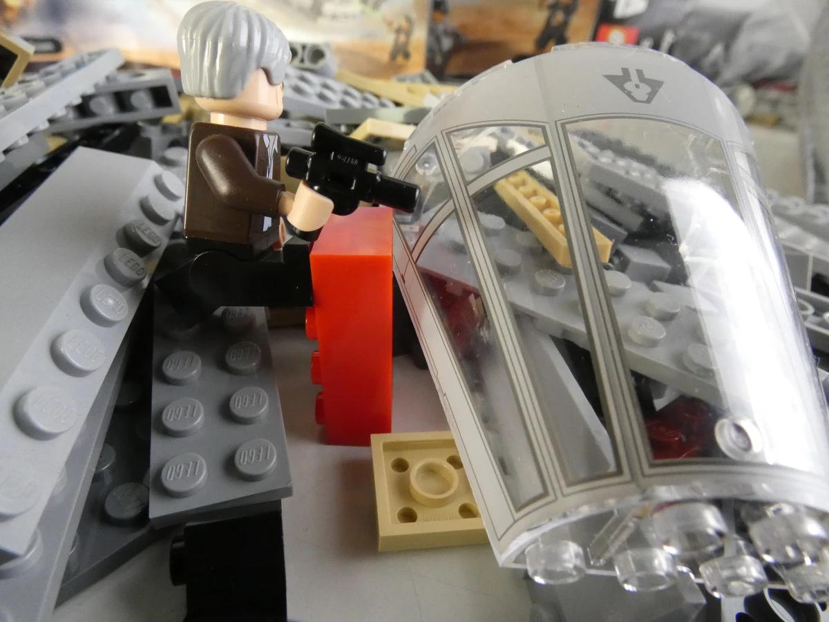 LEGO Star Wars Millennium Falcon bouwset 75105 - foto 16