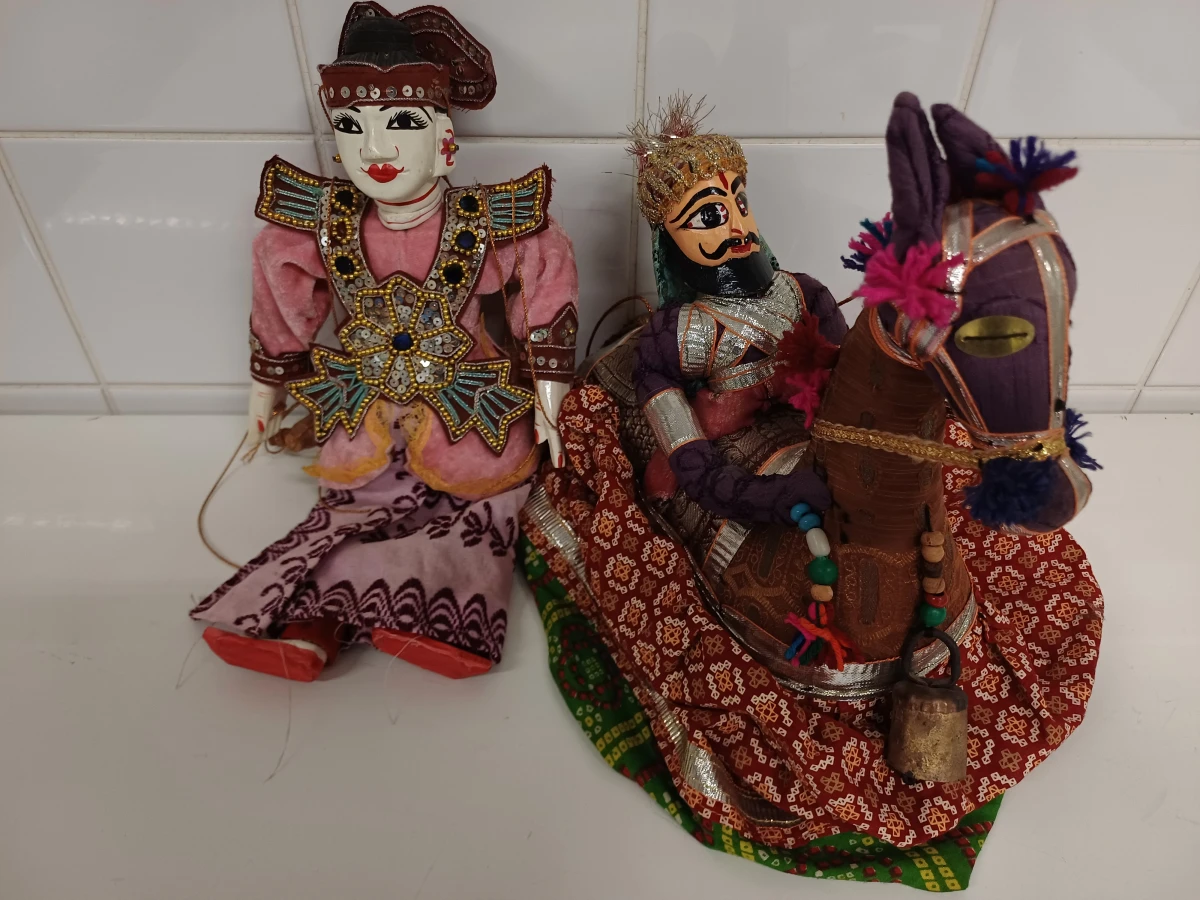 2 Indiase Kathputli-marionetten – kavel bij De Kringwinkel, Liedekerke