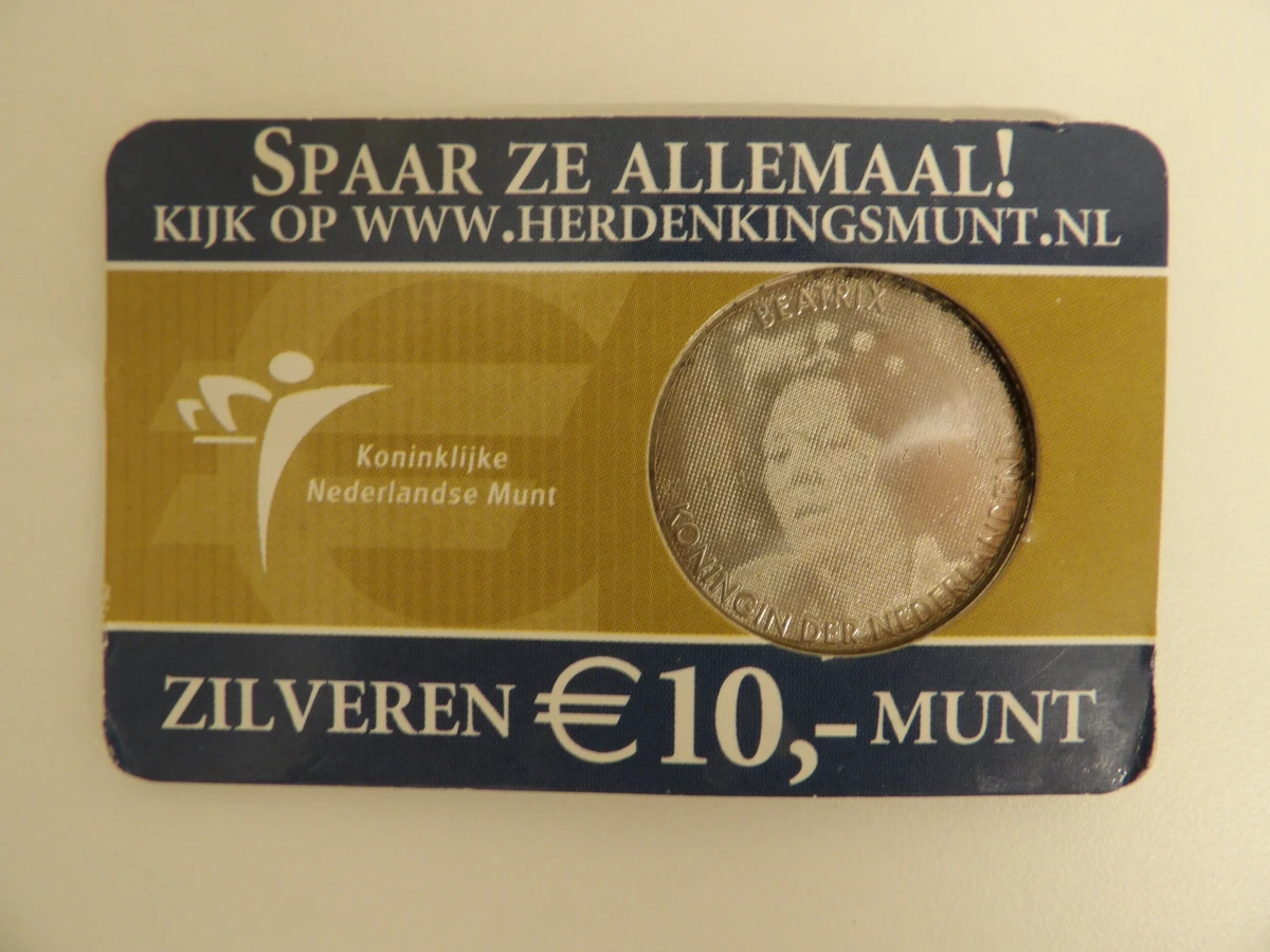 Nederlandse 10 euro herdenkingsmunt (25 jaar Beatrix) - foto 2