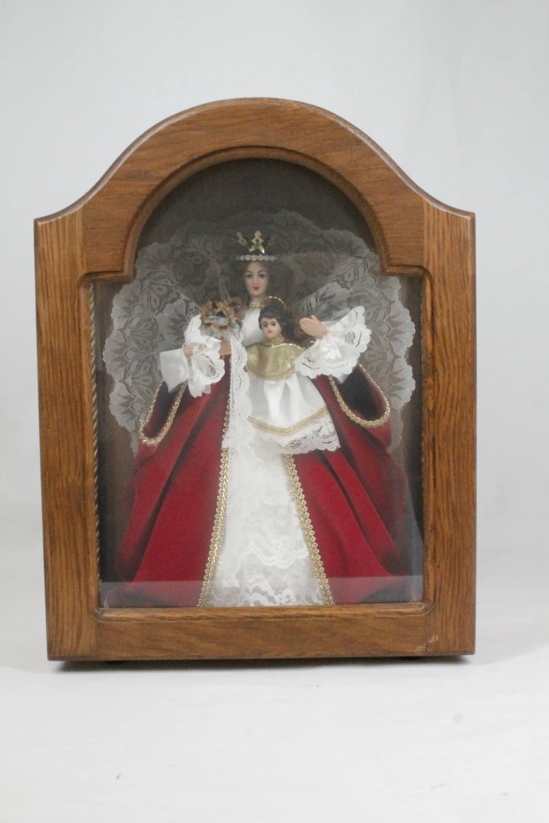 Religieuze Madonna met Kind in houten vitrinekastje - foto 2