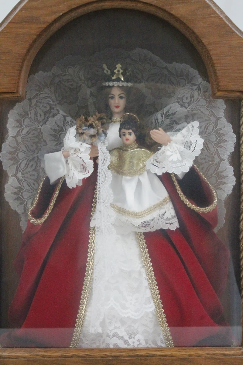Religieuze Madonna met Kind in houten vitrinekastje - foto 3