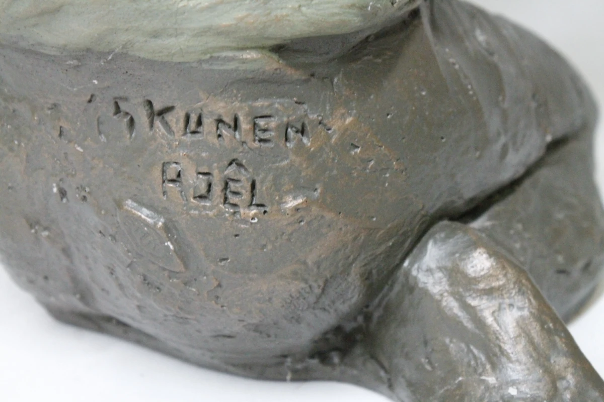 Sculptuur: Knielende Jongen - foto 5
