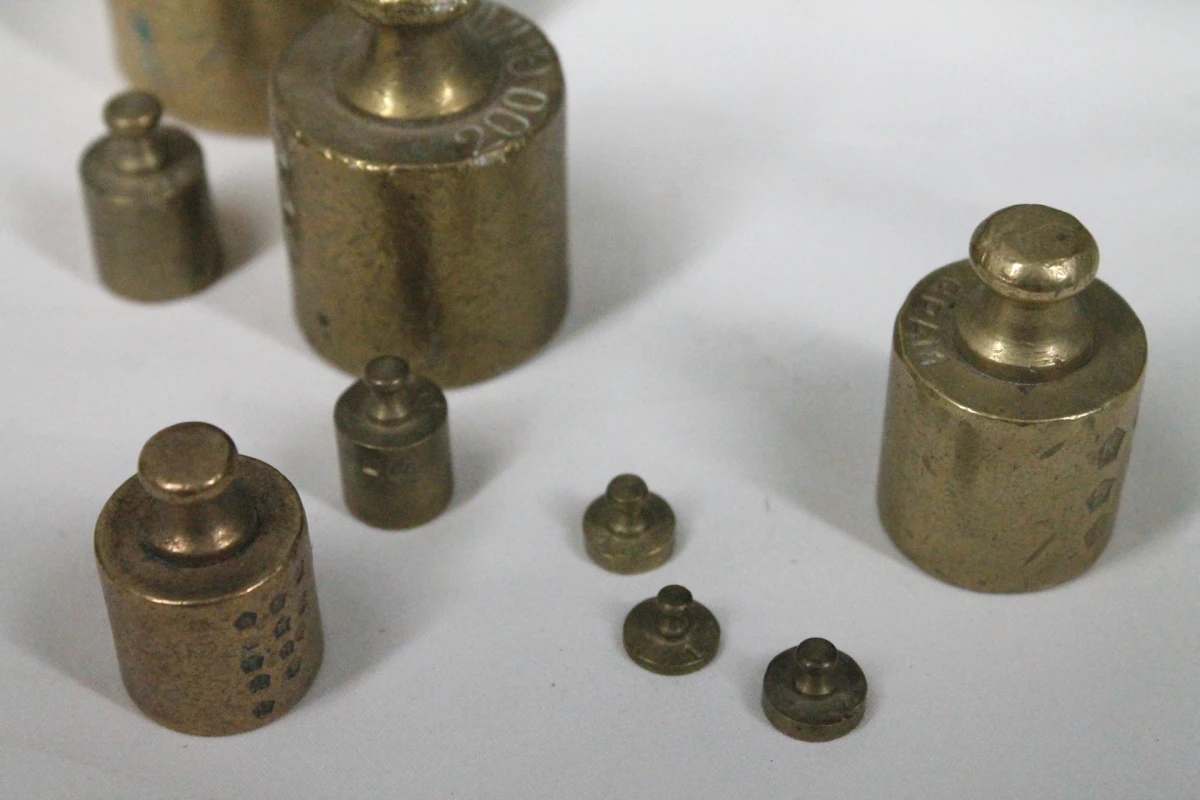 Antieke, Mechanische Balansweegschaal met Gewichtjes - foto 4