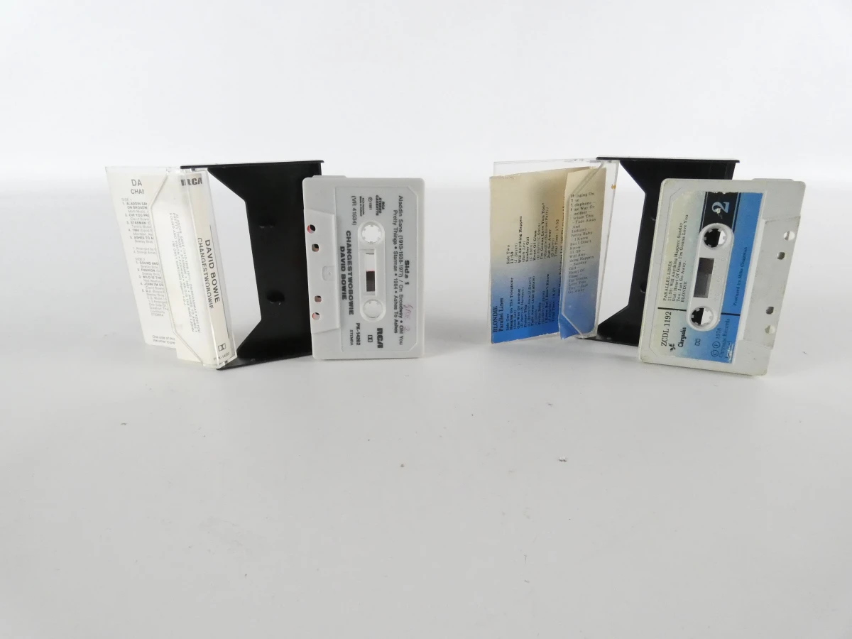 Twee iconische vintage muziekcassettes - David Bowie & Blondie - foto 5