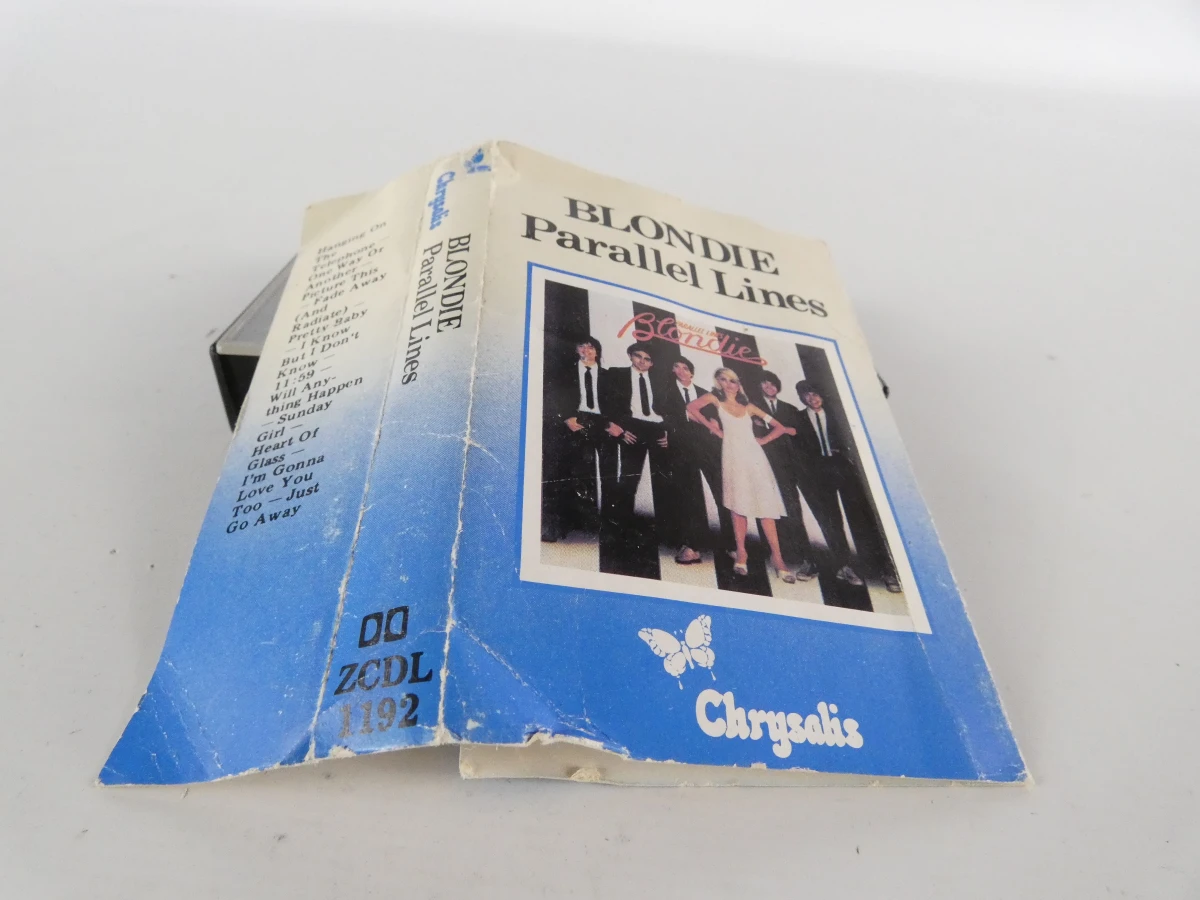 Twee iconische vintage muziekcassettes - David Bowie & Blondie - foto 9