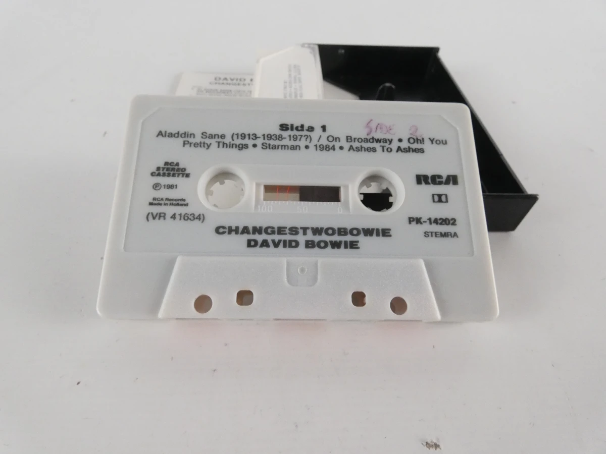 Twee iconische vintage muziekcassettes - David Bowie & Blondie - foto 11