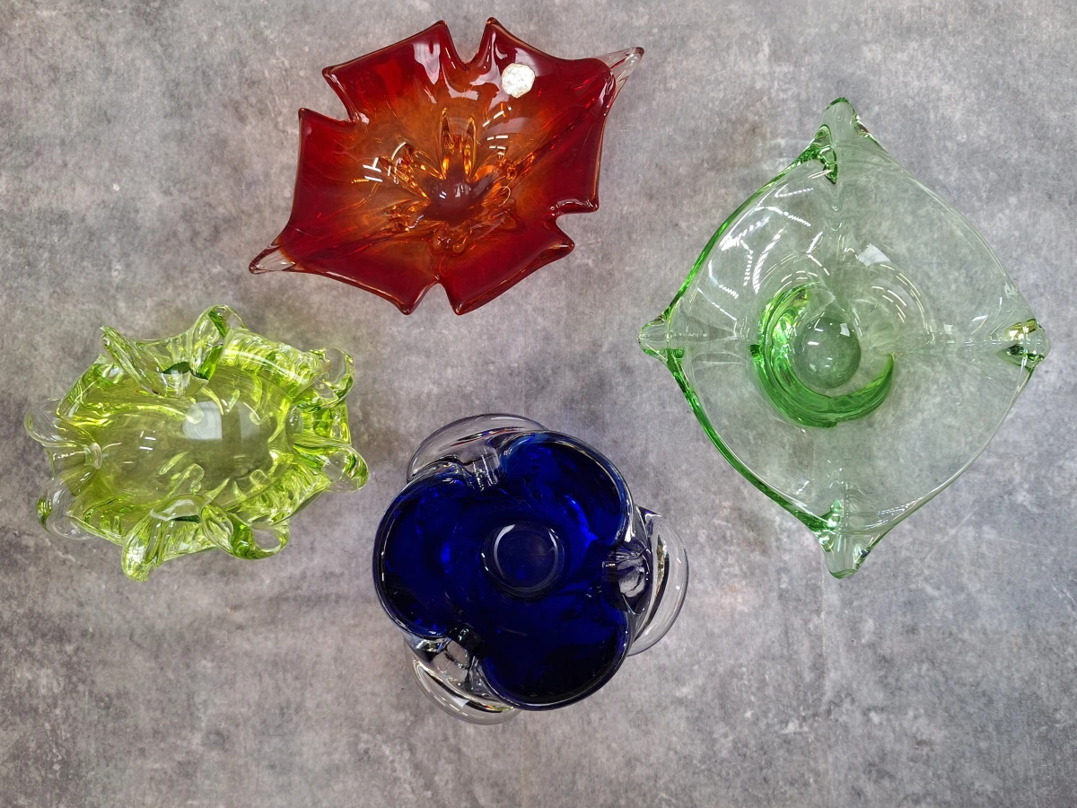 Set van 4 vintage Mid-Century Modern glazen schalen in Murano-stijl en Boheemse stijl - foto 2
