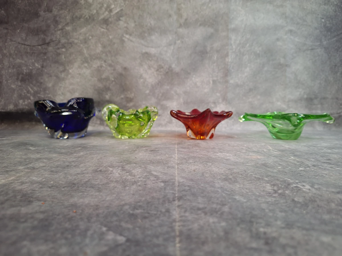 Set van 4 vintage Mid-Century Modern glazen schalen in Murano-stijl en Boheemse stijl - foto 3