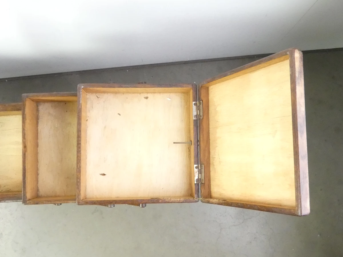 Houten vintage naaikist met uitschuifbare laden - foto 12