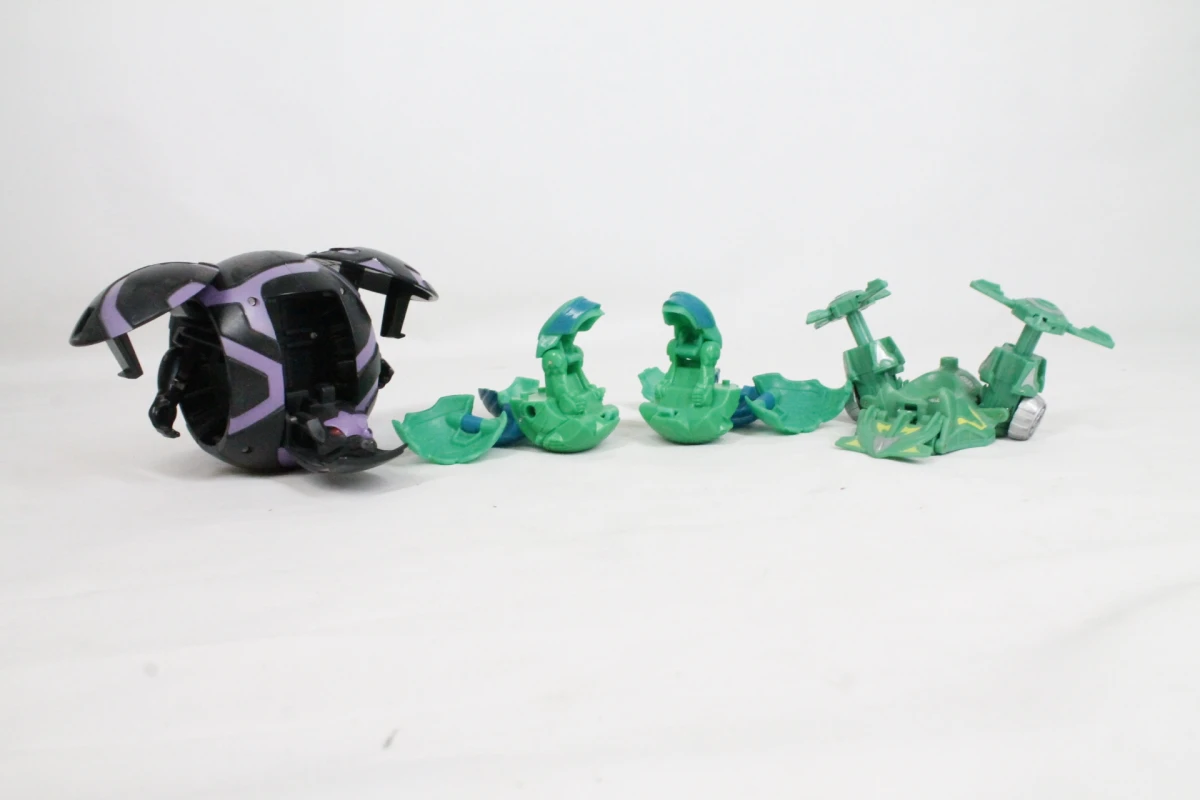Diverse Bakugan speelfiguren en accessoires - foto 4