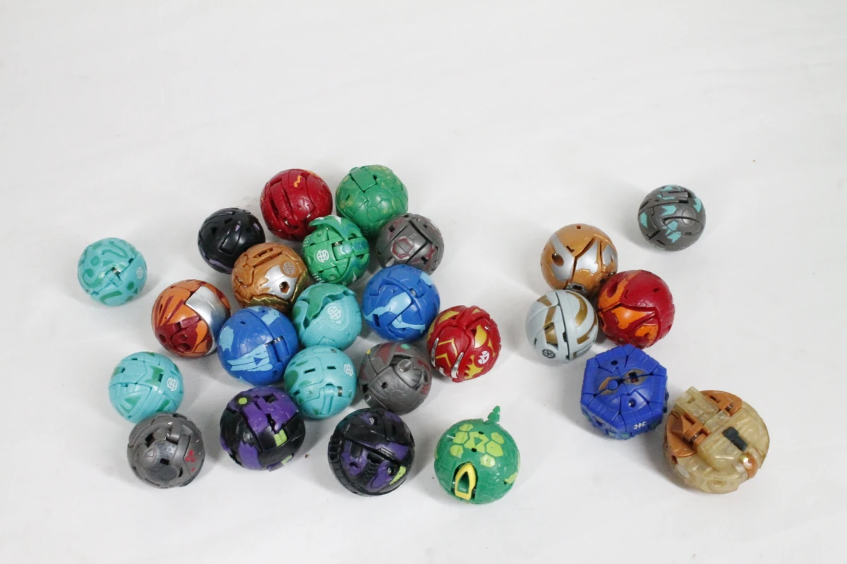 Diverse Bakugan speelfiguren en accessoires - foto 3