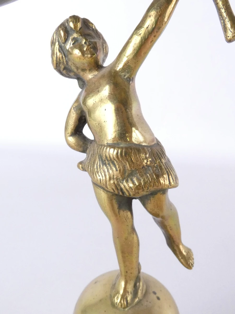 Set van 2 decoratieve drinkhoorns met messing voet en figuur - foto 3