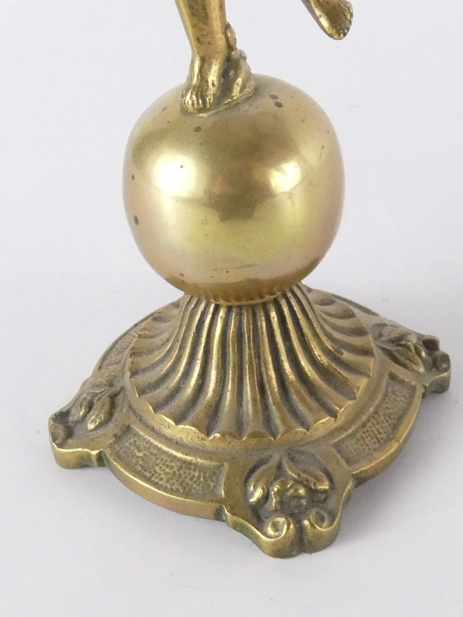 Set van 2 decoratieve drinkhoorns met messing voet en figuur - foto 4
