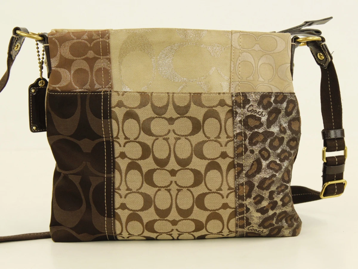 Coach - Patchwork schoudertas in bruintinten - textiel en lakleder - foto 5