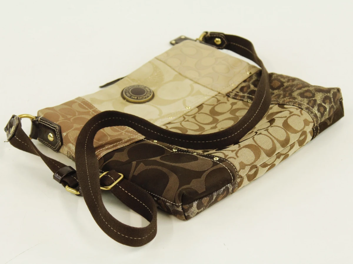 Coach - Patchwork schoudertas in bruintinten - textiel en lakleder - foto 8