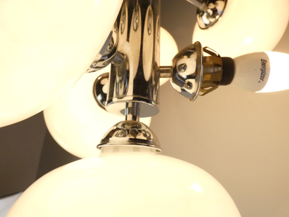 Moderne hanglamp met witte glazen bollen - foto 2