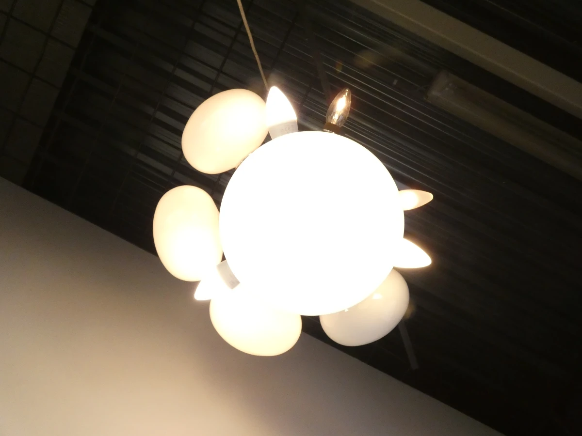 Moderne hanglamp met witte glazen bollen - foto 11