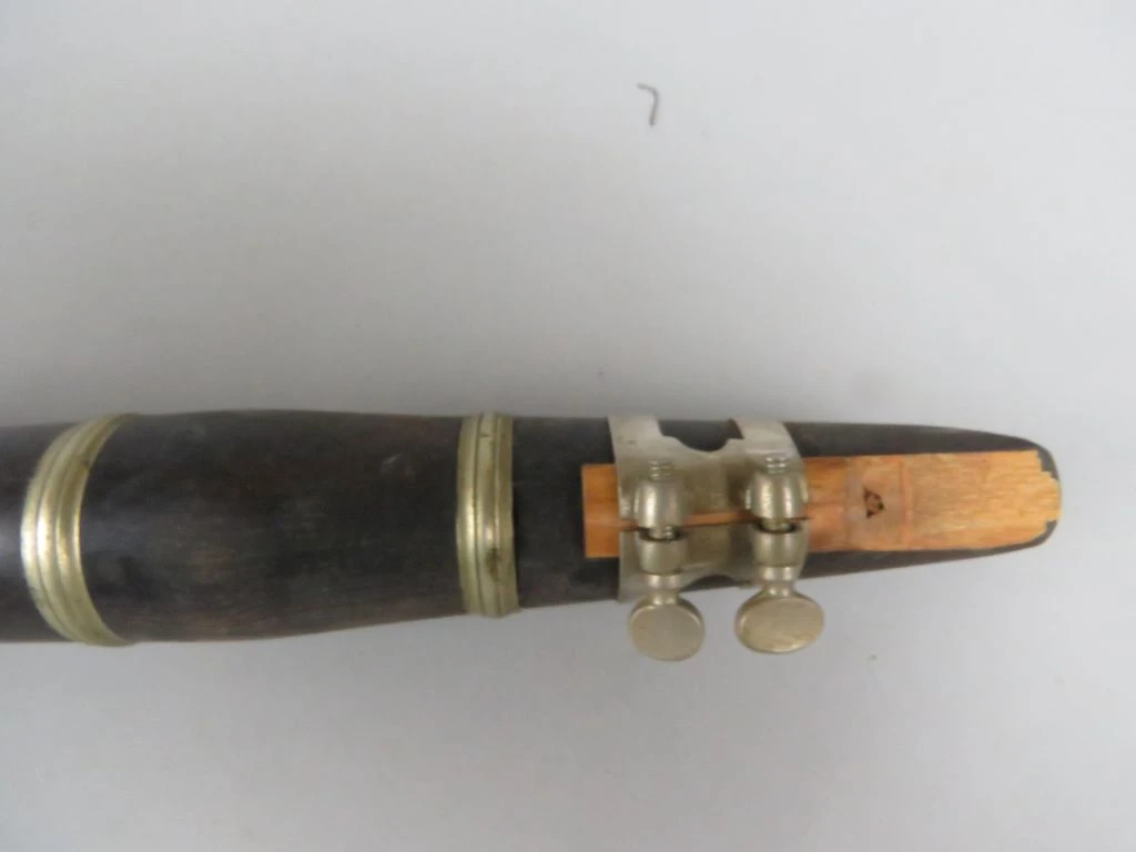 Houten klarinet met metalen kleppen - foto 2