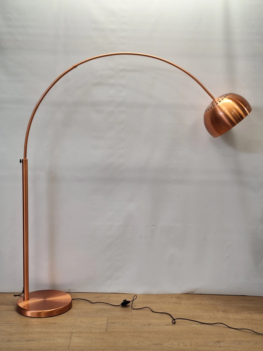 koperkleurige booglamp - moderne interpretatie van een sixties designklassieker - foto 13