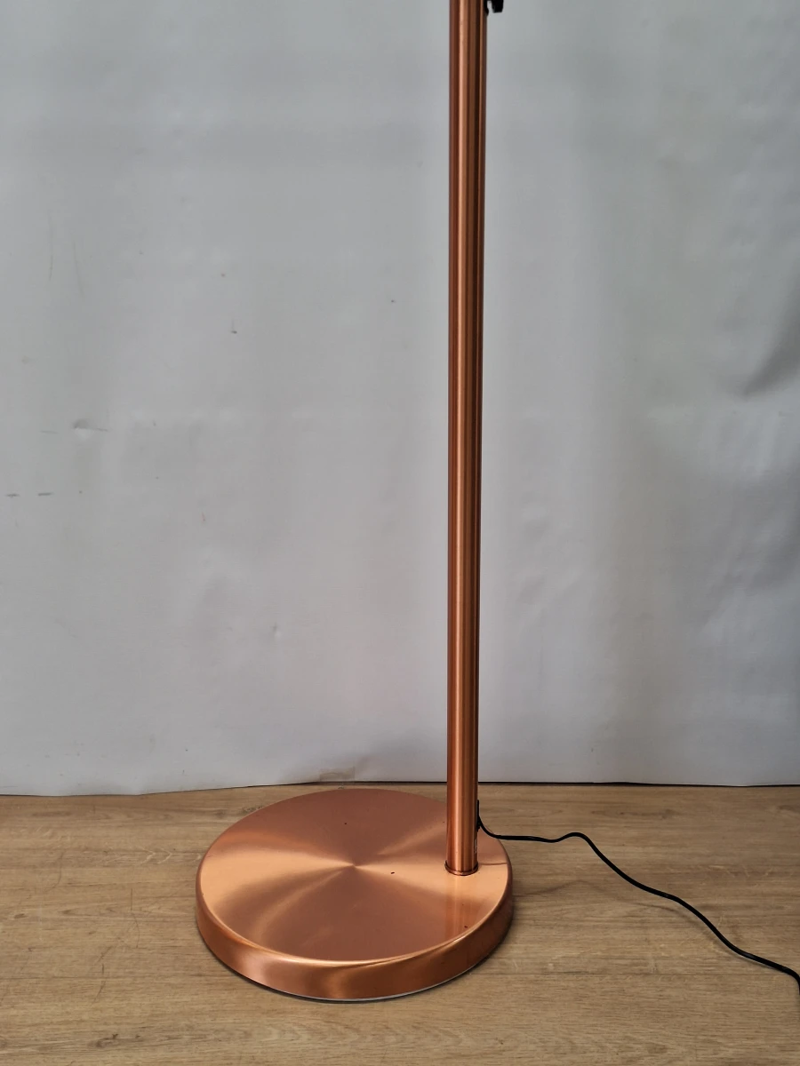koperkleurige booglamp - moderne interpretatie van een sixties designklassieker - foto 6