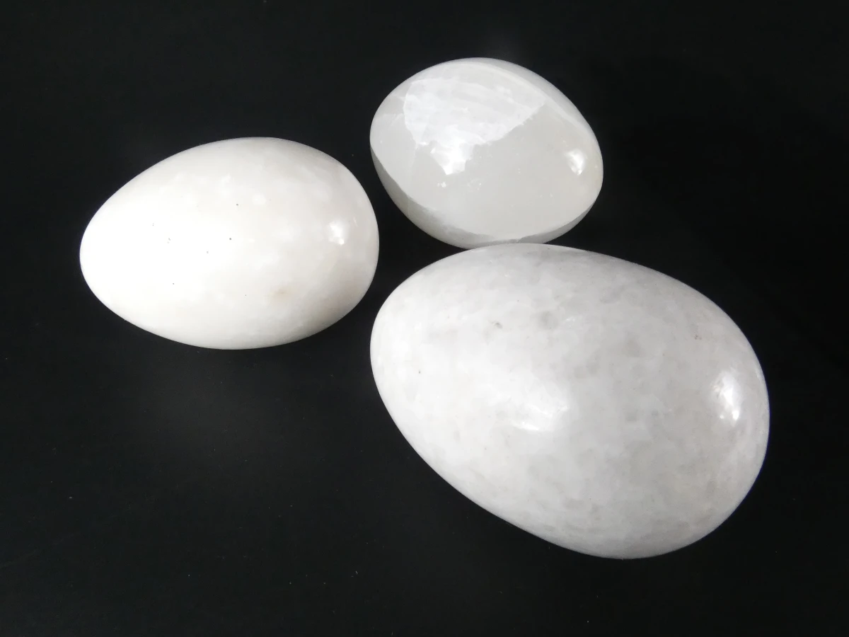 Set van 18 decoratieve stenen eieren van verschillende mineralen - foto 4