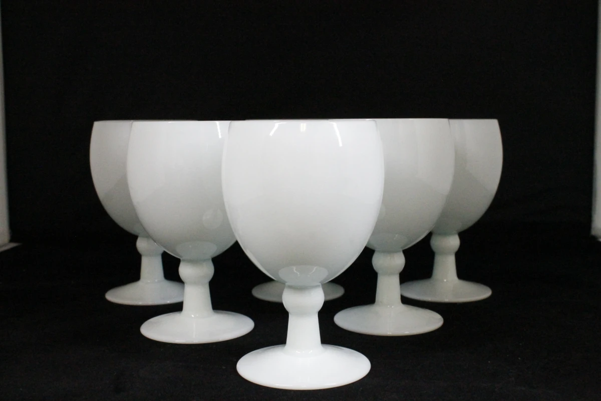 6 Vintage witte opaline wijnglazen - foto 2