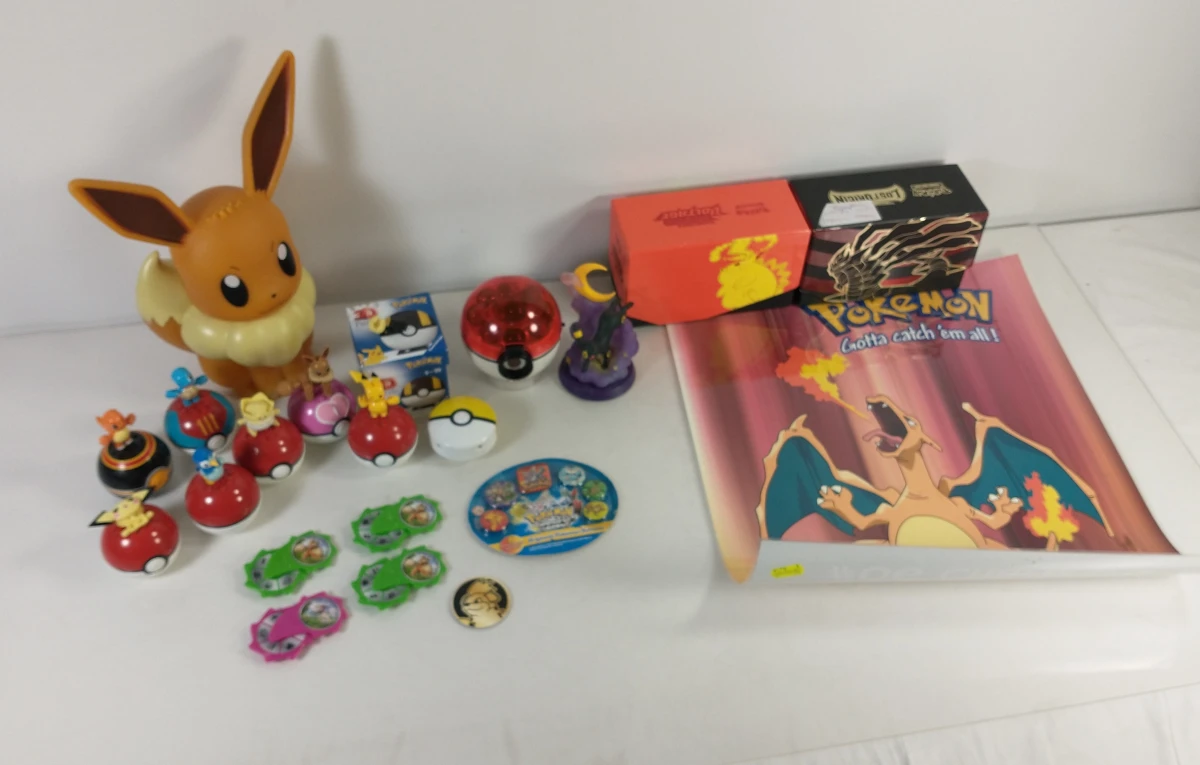 Pokémon verzameling met Scrabble, Pikachu, Eevee en merchandise - foto 8