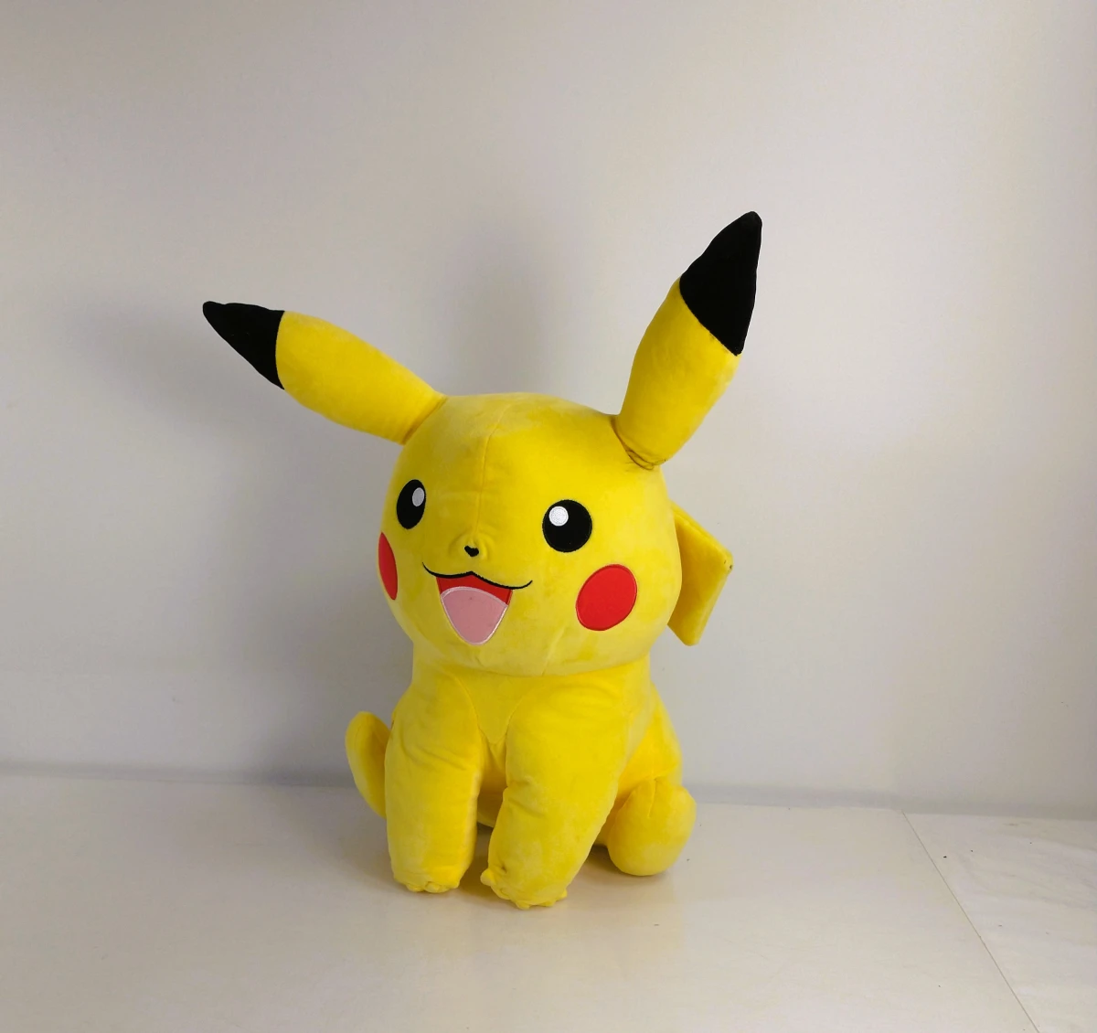 Pokémon verzameling met Scrabble, Pikachu, Eevee en merchandise - foto 2