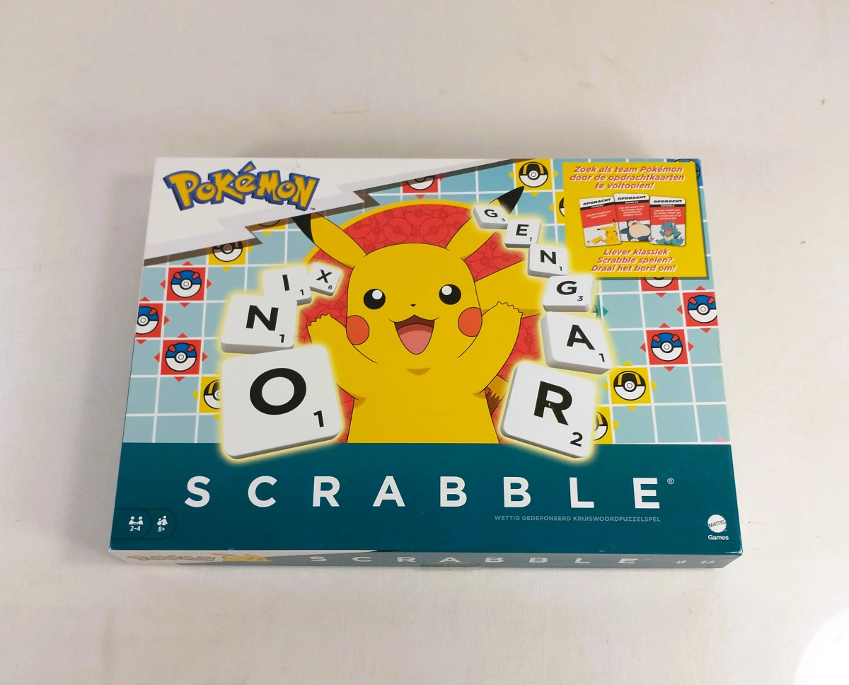 Pokémon verzameling met Scrabble, Pikachu, Eevee en merchandise - foto 3