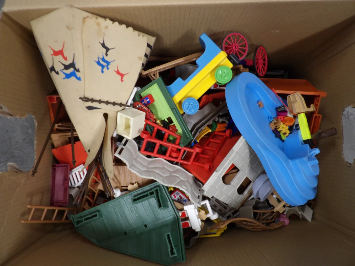 84 kg aan losse Playmobil onderdelen/figuurtjes - foto 5