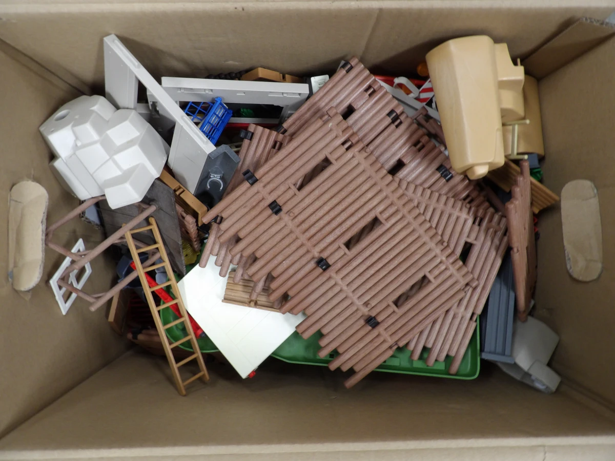 84 kg aan losse Playmobil onderdelen/figuurtjes - foto 3