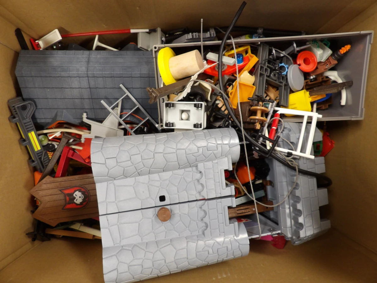 111 kg aan losse Playmobil onderdelen/figuurtjes - foto 5