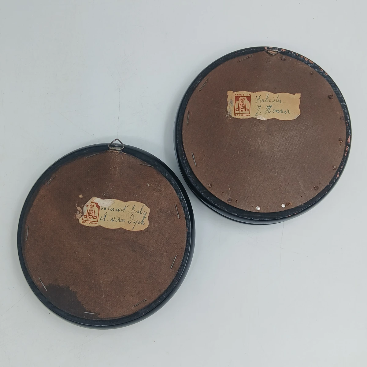 Set van 2 ronde vintage portret schilderijtjes in lijst - foto 5