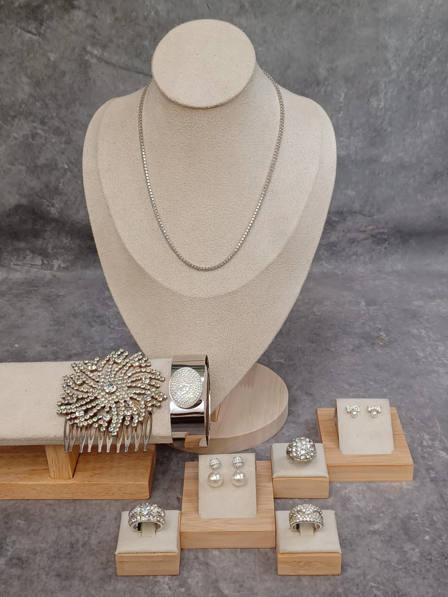 Elegante sieradenset met strass en parel-details - Zilverkleurig / stainless steel – kavel bij De Kringwinkel, Gent
