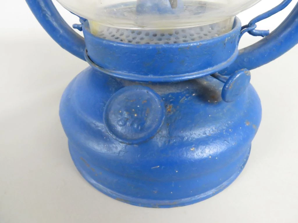 Blauwe vintage petroleumlamp met glazen stolp - foto 3