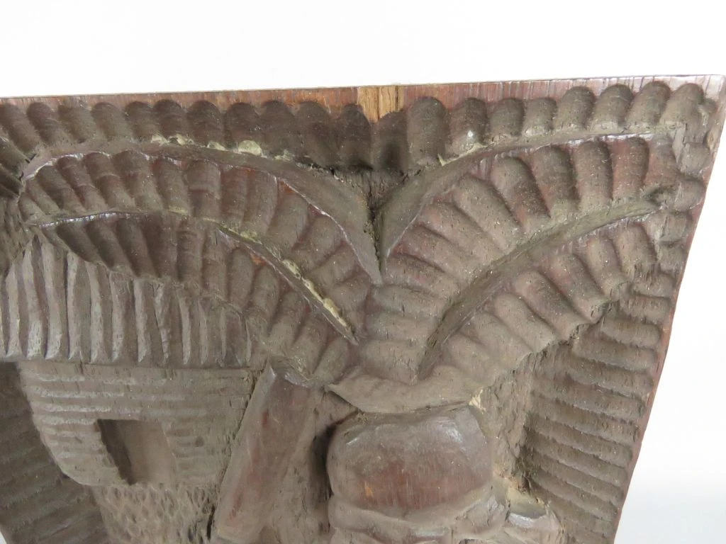 Houtsnijwerk wanddecoratie met figuur en palmboom - foto 2