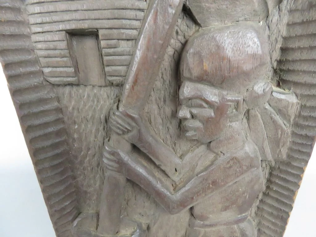 Houtsnijwerk wanddecoratie met figuur en palmboom - foto 3