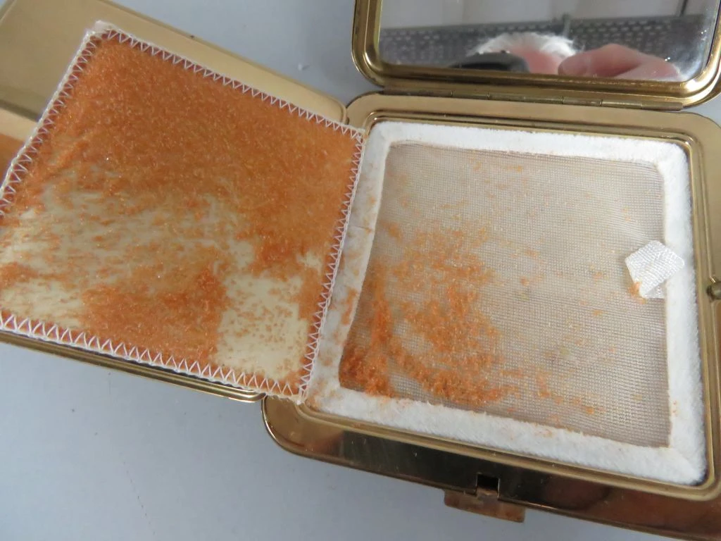 Vintage dames compact met spiegel, kam en parfumflesje - foto 3