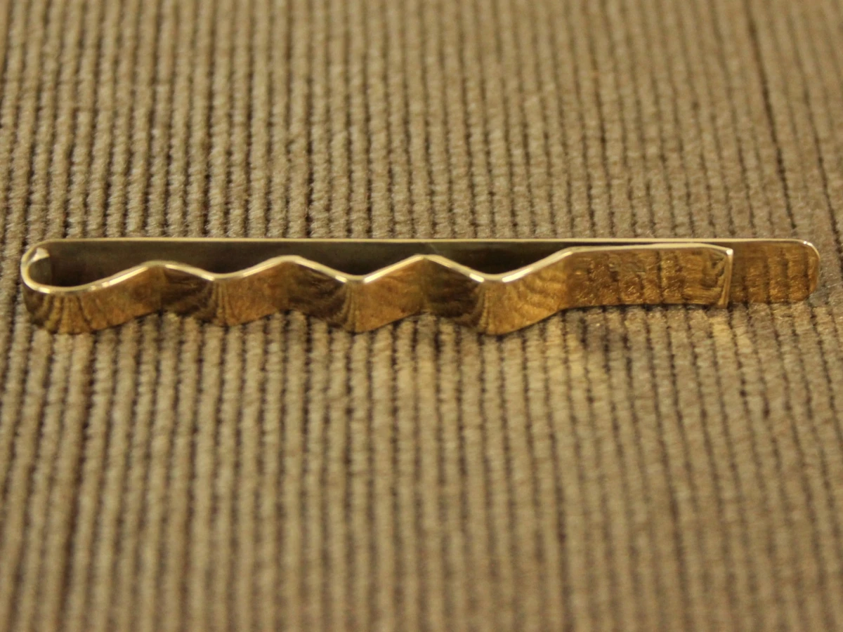 14 karaats gouden dasspeld met gravure - foto 4