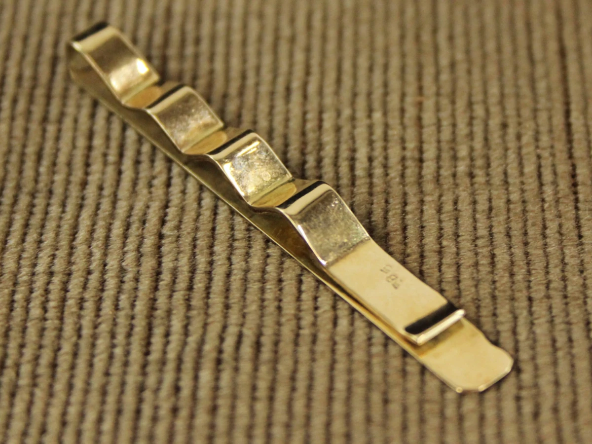 14 karaats gouden dasspeld met gravure - foto 6