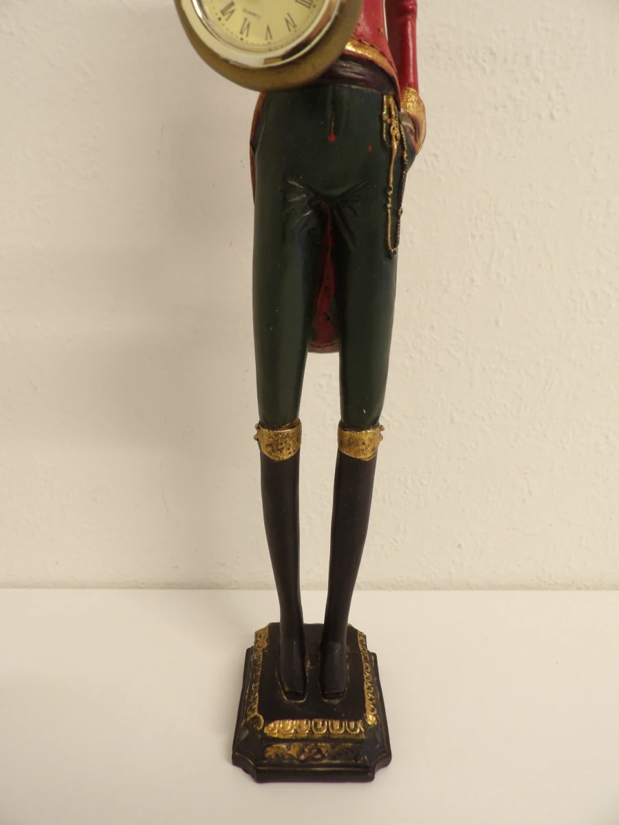Kat in uniform met klokje beeld - foto 4
