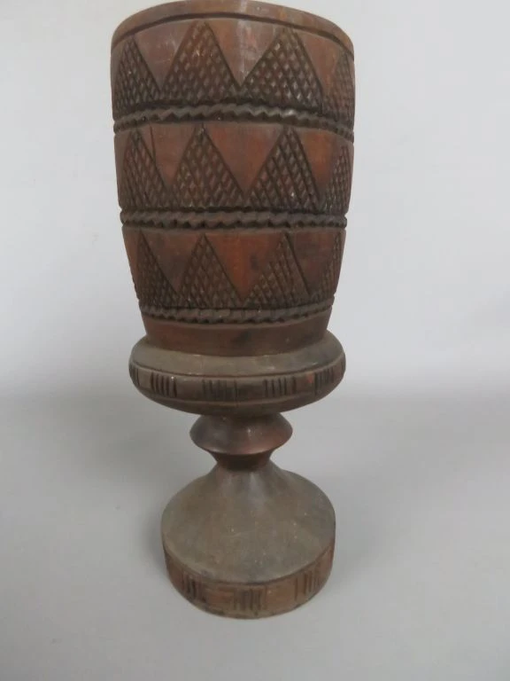 Houten decoratieve vaas met reliëfpatroon - foto 2