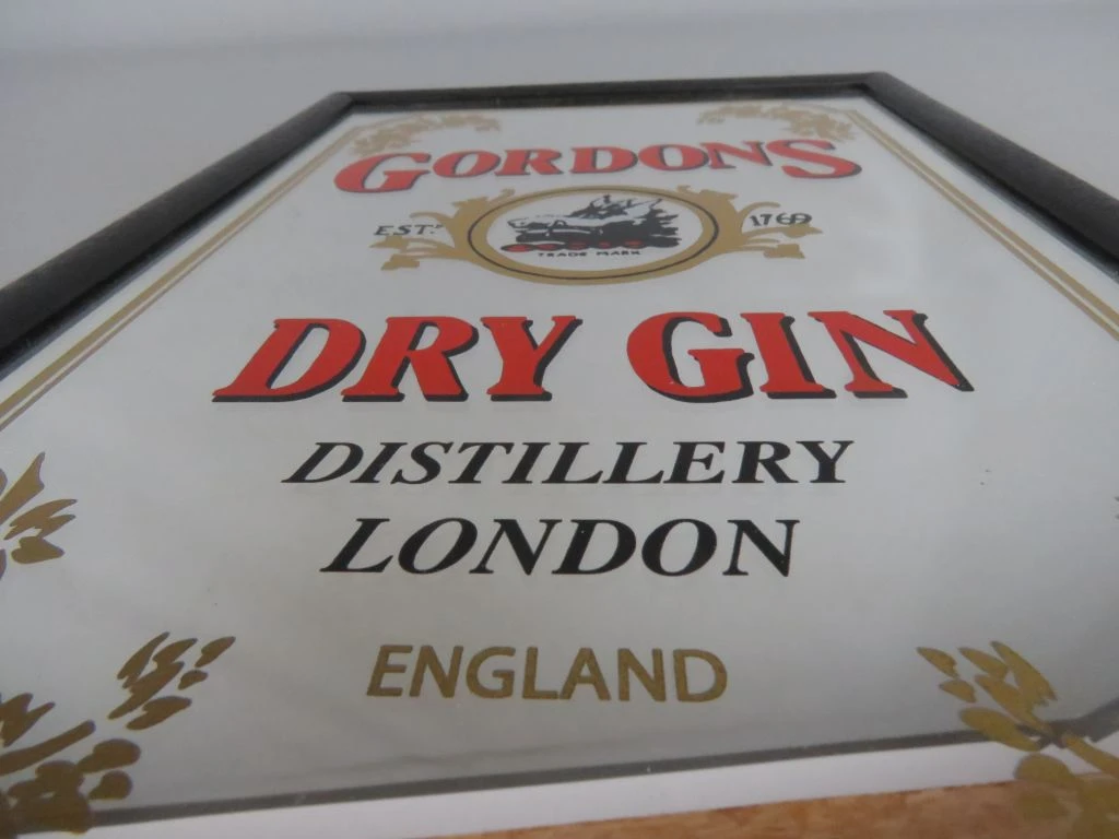 Gordons Dry Gin spiegel met houten lijst - foto 4