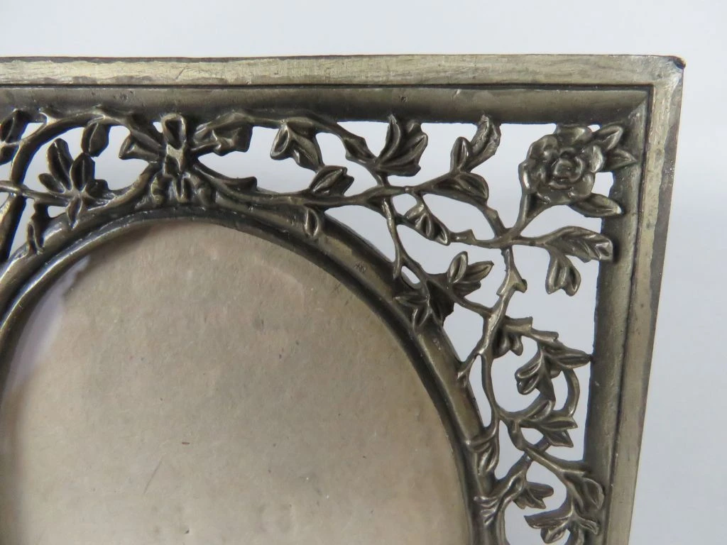 Decoratieve metalen fotolijst met bloemenmotief - foto 3