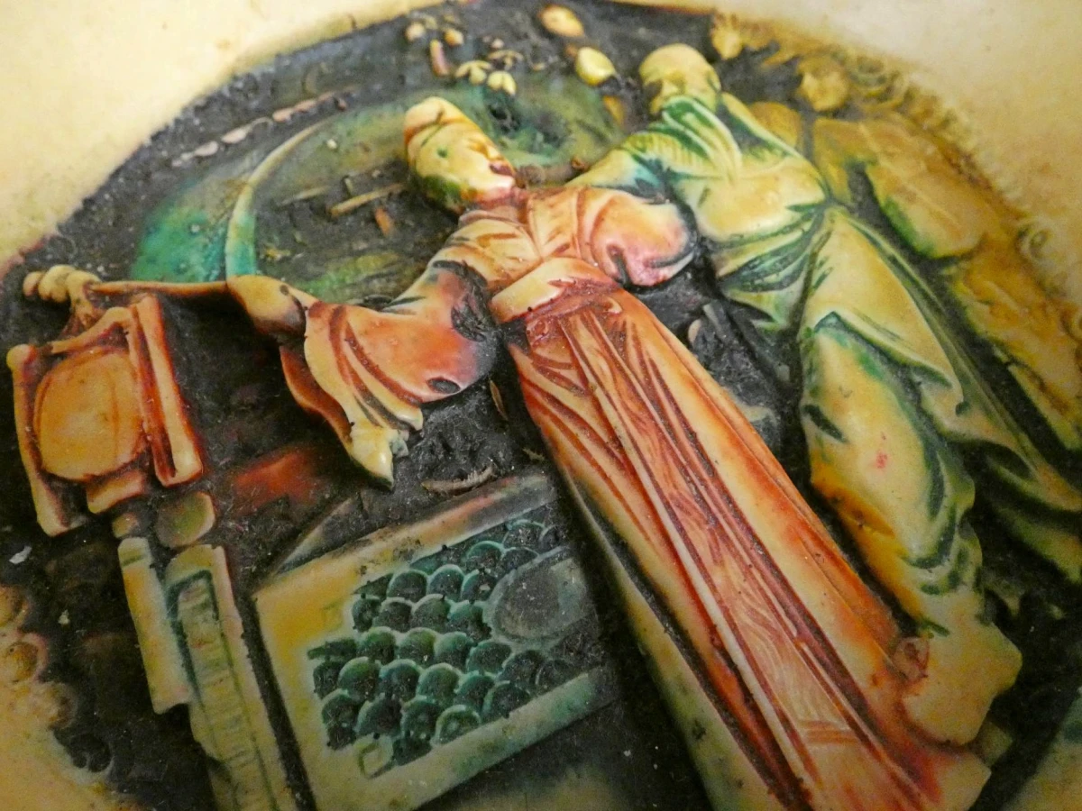 Aziatische decoratieve asbak met figuurtafereel - foto 6