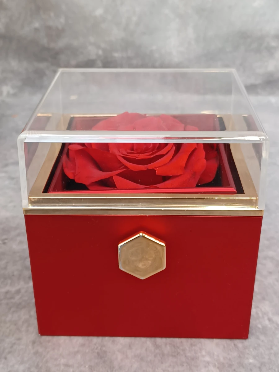 Luxe FabuLove draaibare sieradendoos met geconserveerde rode roos en ketting - foto 2